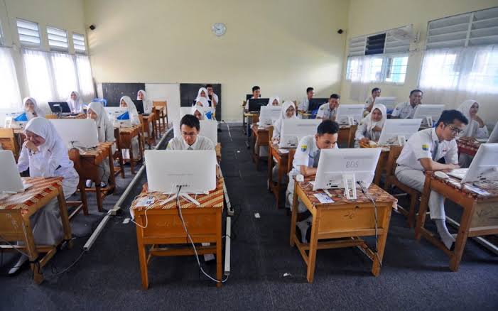 Keterampilan abad ke-21 membantu pelajar menghadapi perubahan dunia pendidikan dan teknologi.